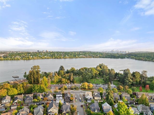 1128 N 77th Street, Seattle, WA 98103