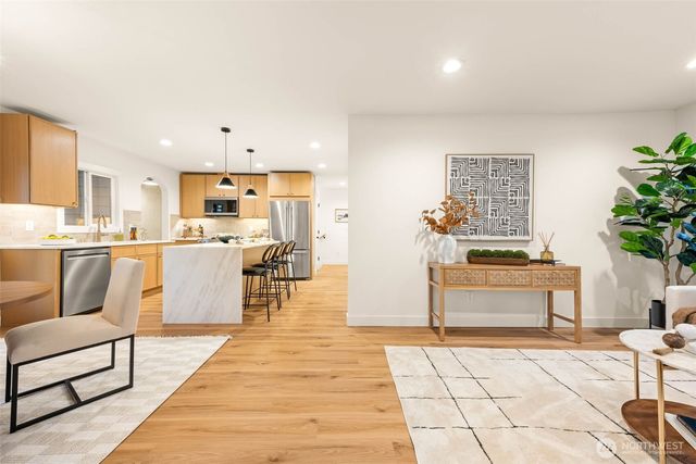 1128 N 77th Street, Seattle, WA 98103