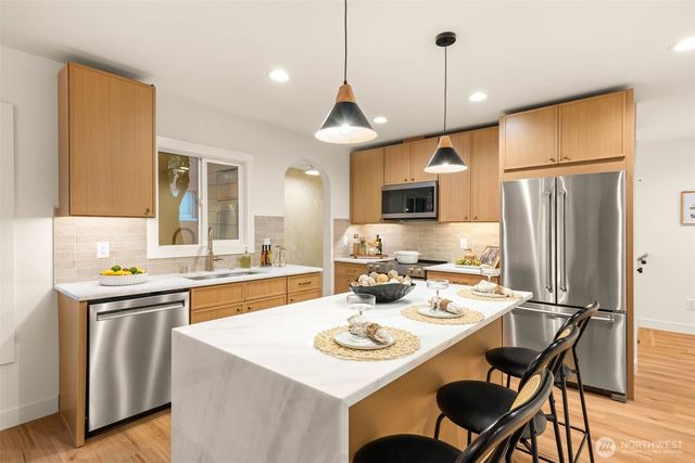 1128 N 77th Street, Seattle, WA 98103