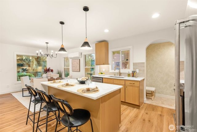1128 N 77th Street, Seattle, WA 98103