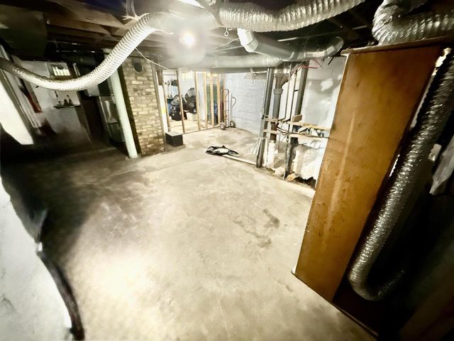 1935 S 10th STREET, Milwaukee, WI 53204