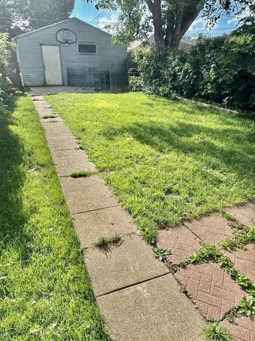 1935 S 10th STREET, Milwaukee, WI 53204