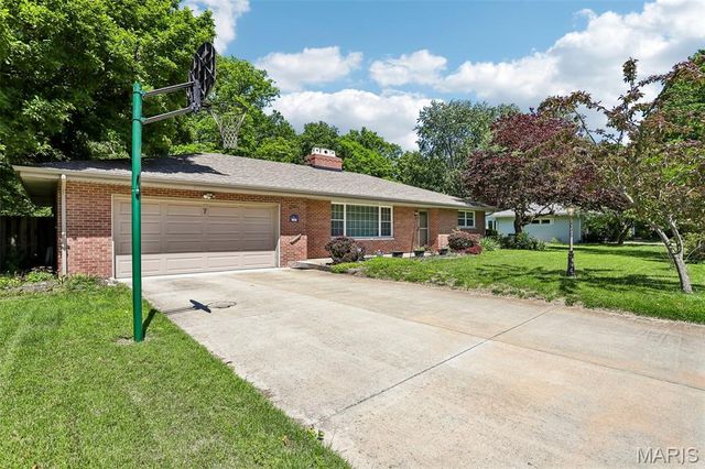 7 Lou Juan Drive, Glen Carbon, IL 62034