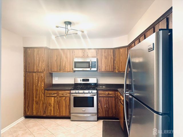 256 Willowbrook Drive, North Brunswick, NJ 08902