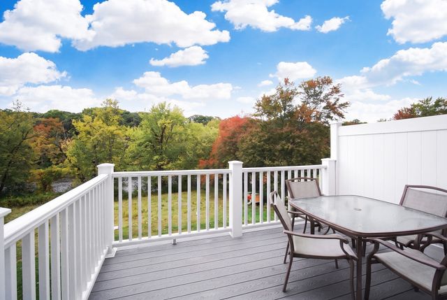 215 Main St 215, Maynard, MA 01754