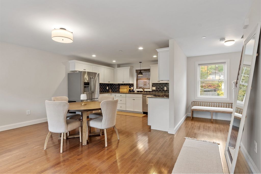 215 Main St 215, Maynard, MA 01754