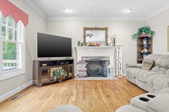 8343 Strathmore LN, Roanoke, VA 24019