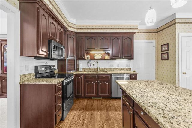 8343 Strathmore LN, Roanoke, VA 24019