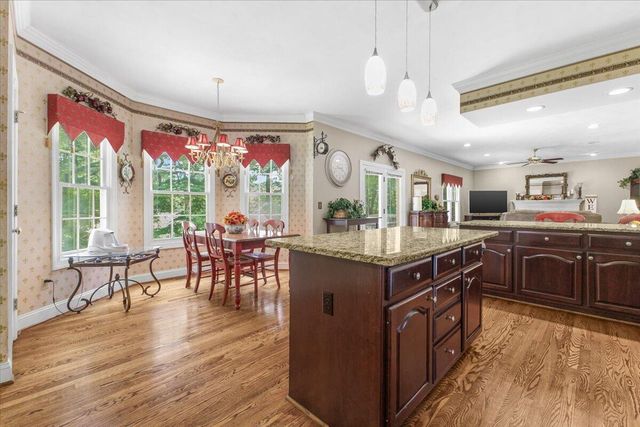 8343 Strathmore LN, Roanoke, VA 24019