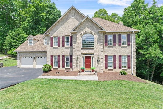 8343 Strathmore LN, Roanoke, VA 24019