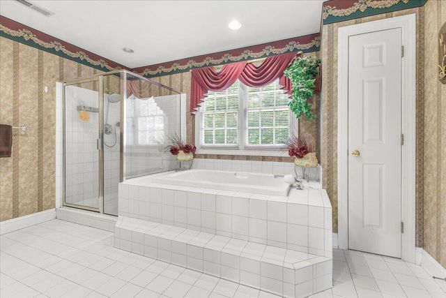 8343 Strathmore LN, Roanoke, VA 24019