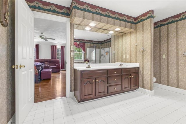 8343 Strathmore LN, Roanoke, VA 24019