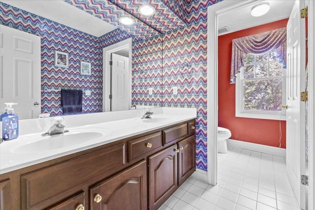 8343 Strathmore LN, Roanoke, VA 24019