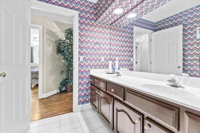 8343 Strathmore LN, Roanoke, VA 24019