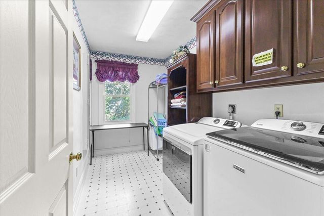 8343 Strathmore LN, Roanoke, VA 24019