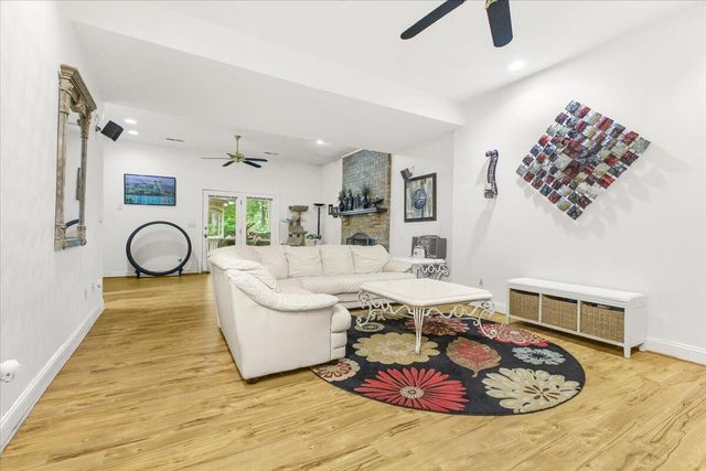 8343 Strathmore LN, Roanoke, VA 24019