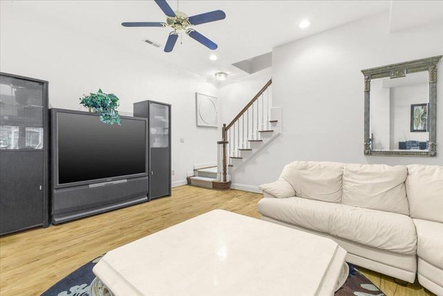 8343 Strathmore LN, Roanoke, VA 24019