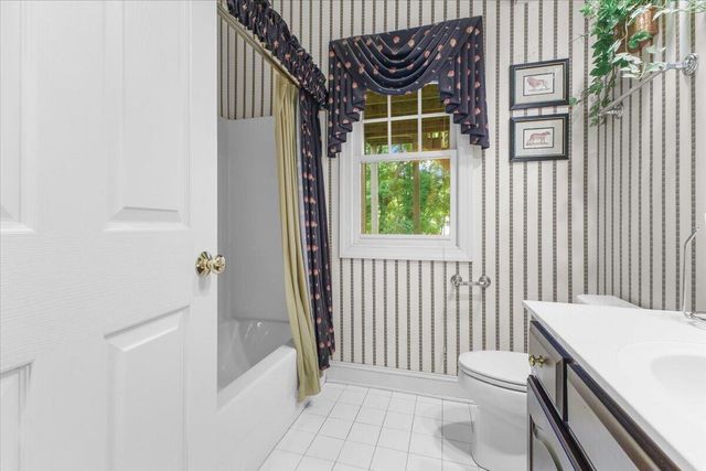 8343 Strathmore LN, Roanoke, VA 24019