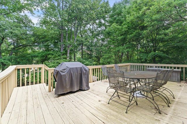8343 Strathmore LN, Roanoke, VA 24019