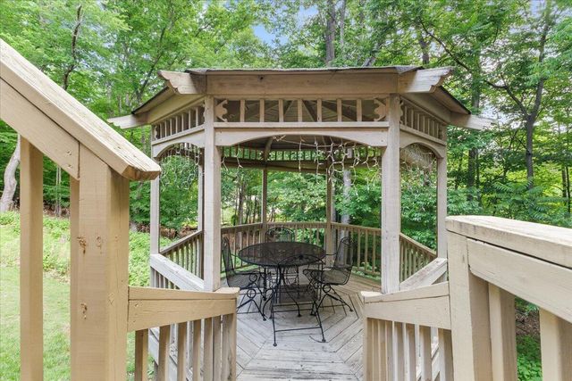8343 Strathmore LN, Roanoke, VA 24019