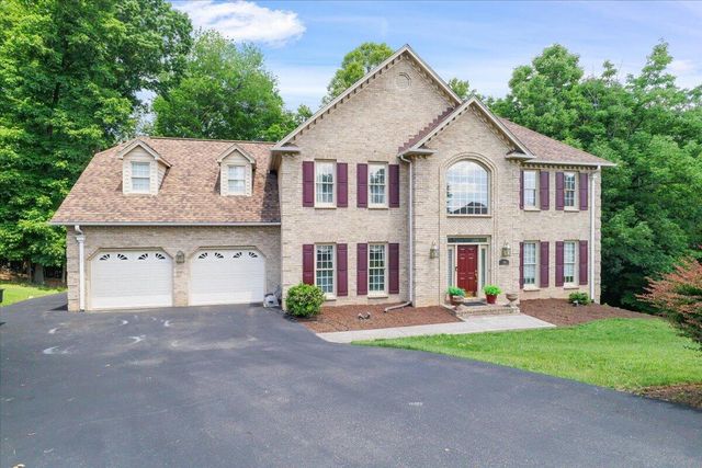 8343 Strathmore LN, Roanoke, VA 24019