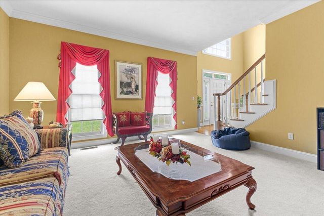 8343 Strathmore LN, Roanoke, VA 24019