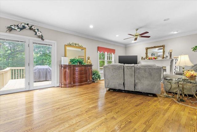 8343 Strathmore LN, Roanoke, VA 24019