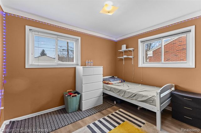 8605 Dixie Lane, Dearborn Heights, MI 48127