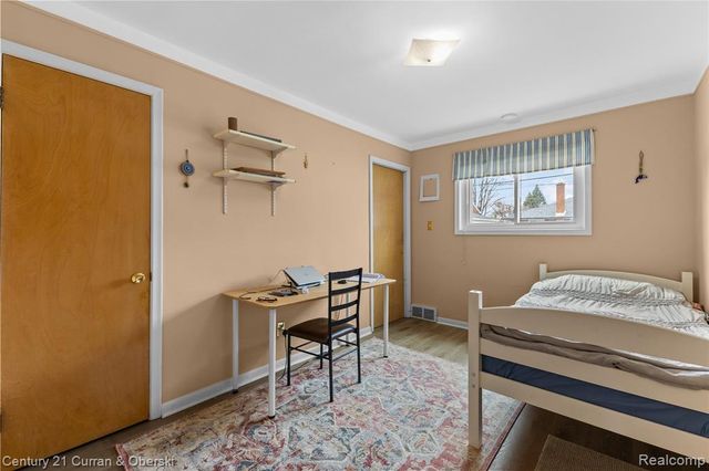 8605 Dixie Lane, Dearborn Heights, MI 48127