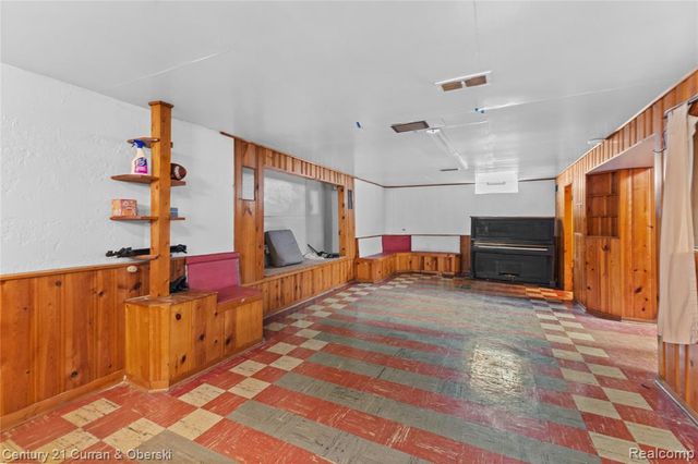 8605 Dixie Lane, Dearborn Heights, MI 48127