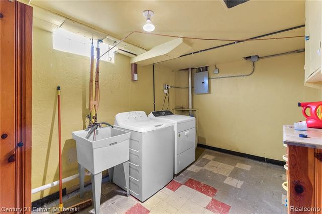 8605 Dixie Lane, Dearborn Heights, MI 48127