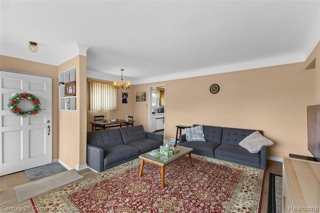 8605 Dixie Lane, Dearborn Heights, MI 48127