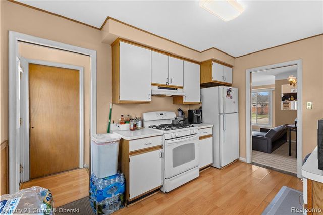 8605 Dixie Lane, Dearborn Heights, MI 48127