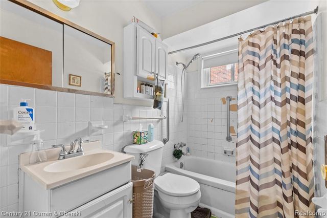 8605 Dixie Lane, Dearborn Heights, MI 48127