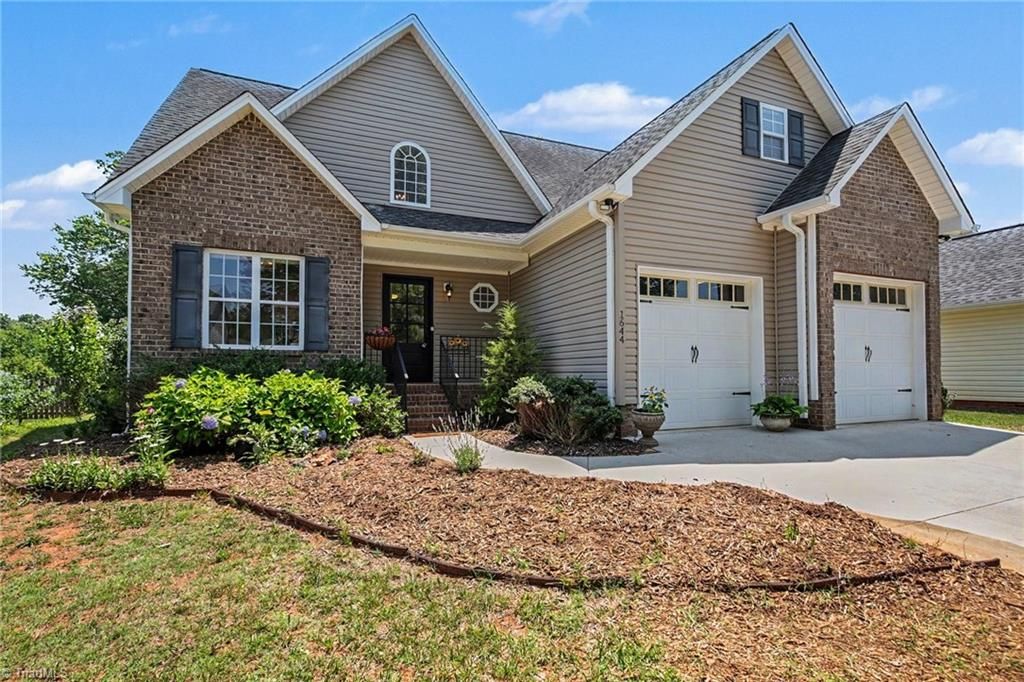 1644 Finwick Drive, Pfafftown, NC 27040