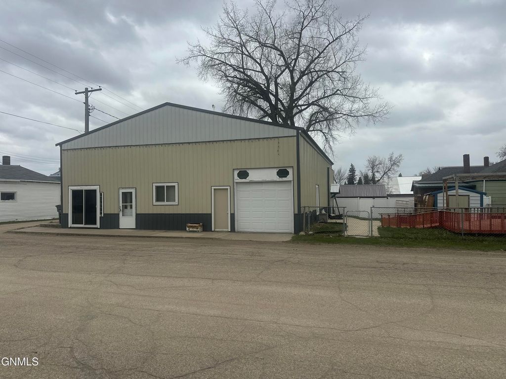 115 1st Avenue NW, Streeter, ND 58483