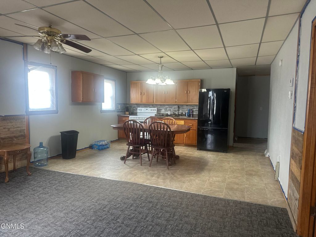 115 1st Avenue NW, Streeter, ND 58483 photo 2