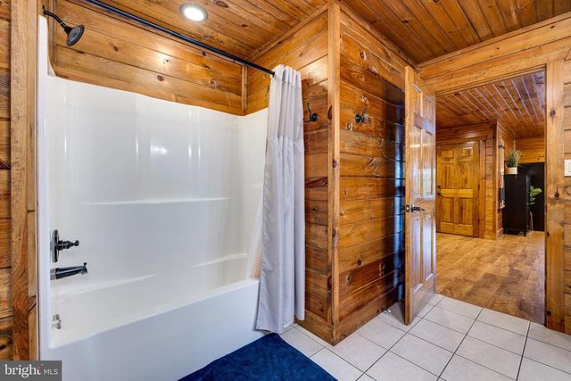 259 LOG HOME PL, Stanley, VA 22851