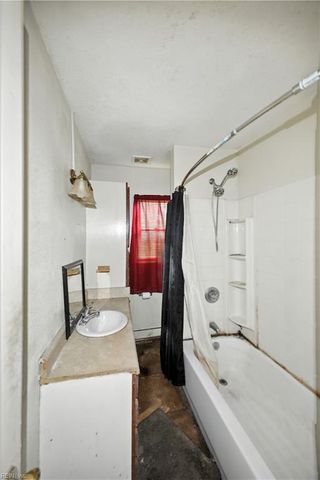 6262 Alexander ST, Norfolk, VA 23513
