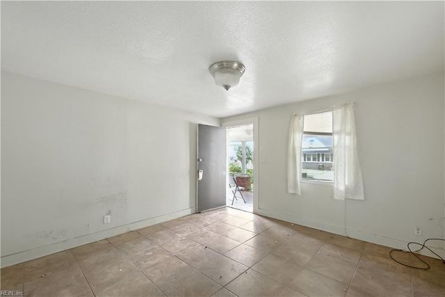 6262 Alexander ST, Norfolk, VA 23513