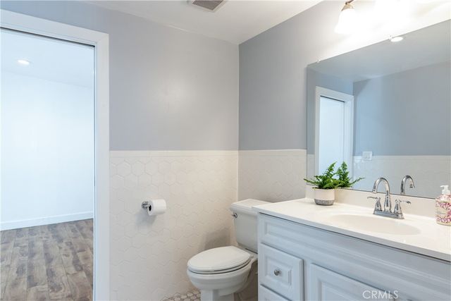 1125 N Heliotrope Drive, Los Angeles, CA 90029