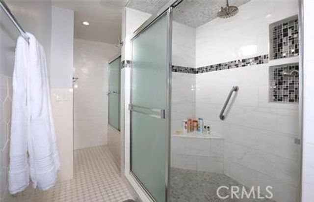 1125 N Heliotrope Drive, Los Angeles, CA 90029