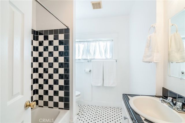 1125 N Heliotrope Drive, Los Angeles, CA 90029