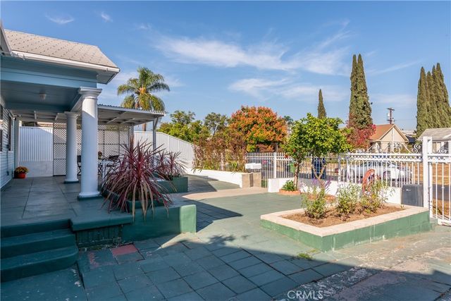 1125 N Heliotrope Drive, Los Angeles, CA 90029