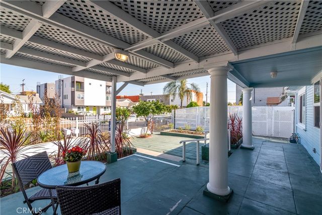 1125 N Heliotrope Drive, Los Angeles, CA 90029