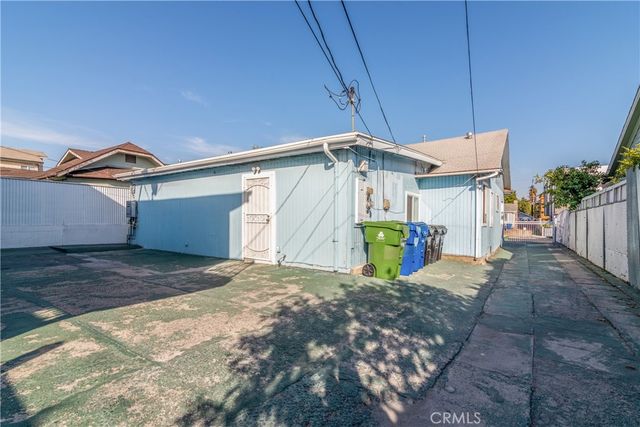 1125 N Heliotrope Drive, Los Angeles, CA 90029