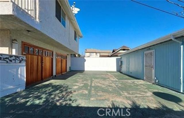 1125 N Heliotrope Drive, Los Angeles, CA 90029