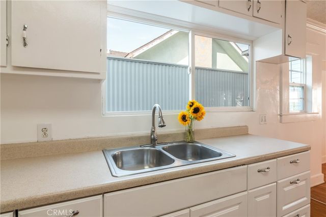 1125 N Heliotrope Drive, Los Angeles, CA 90029