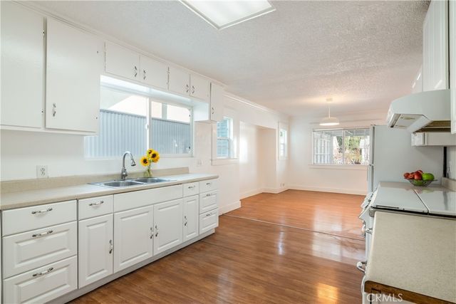 1125 N Heliotrope Drive, Los Angeles, CA 90029