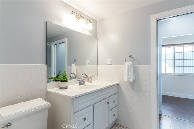 1125 N Heliotrope Drive, Los Angeles, CA 90029